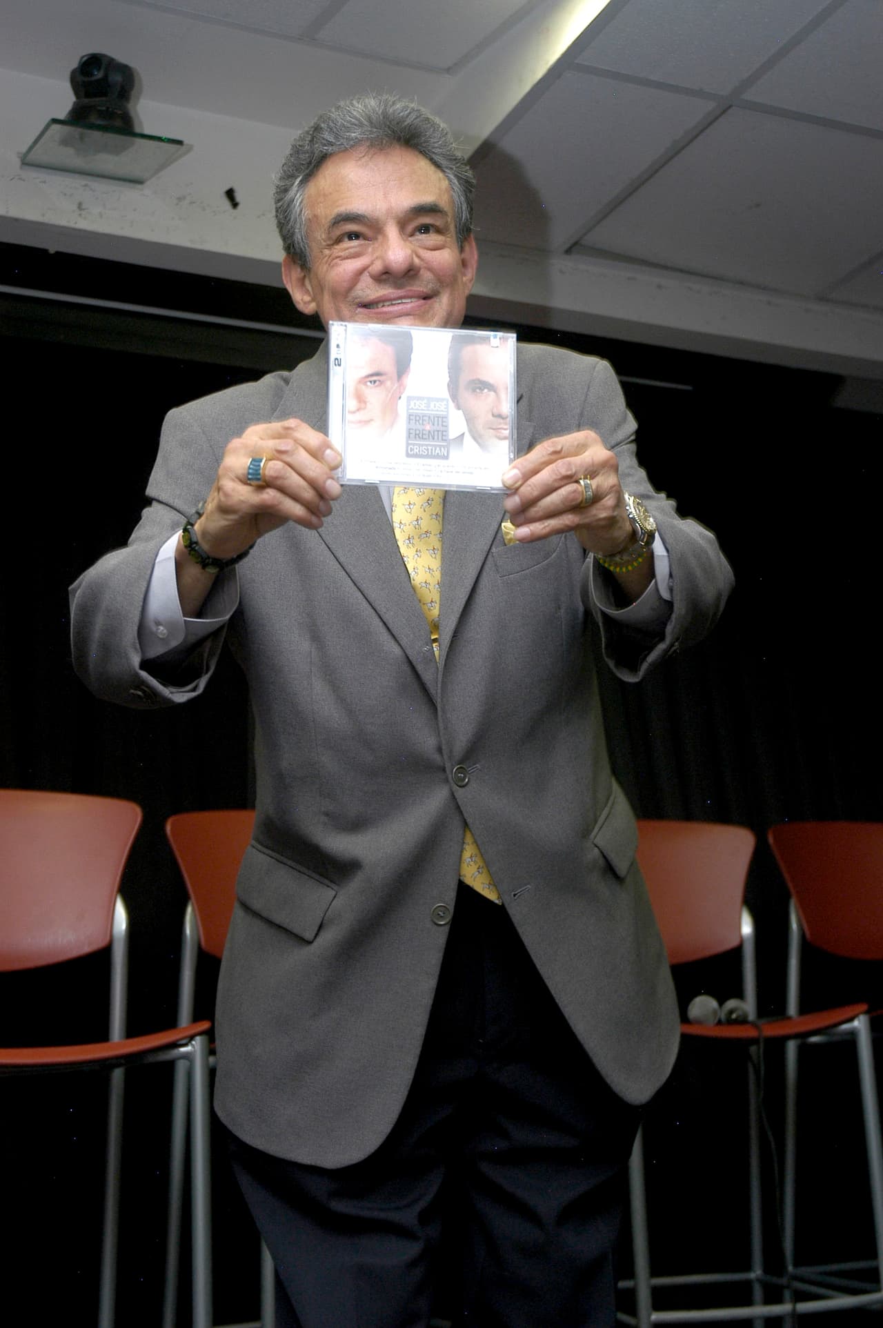 Cantoral explicó que en el caso de José José el procedimiento era que la Sociedad de Autores y Compositores de México era quien recibía las regalías que el artista generaba en su país como compositor y luego las entregaba a la Sociedad Americana de Compositores, Autores y Editores. Agregó que no es competencia de ellos el tema de las regalías como intérprete.