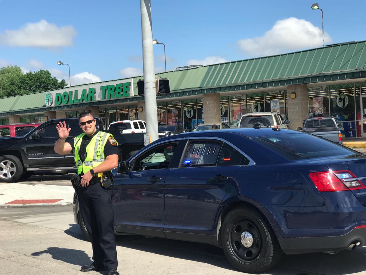 Agentes del orden público se vieron muy contentos mientras laboraban.