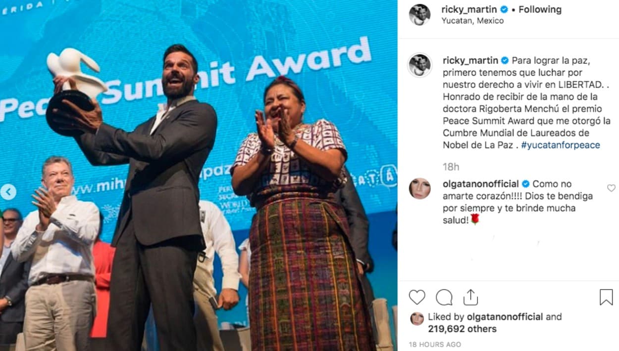 Poco antes de participar en el concierto de clausura, 
<b>Ricky Martin recibió el 'Peace Summit Award'</b>, de manos de la ganadora del 
<b><a href="https://www.univision.com/famosos/carmen-salinas-ve-en-yalitza-aparicio-el-potencial-para-ser-como-rigoberta-menchu-fotos">Nobel de la paz y activista guatemalteca, Rigoberta Menchú</a></b>.