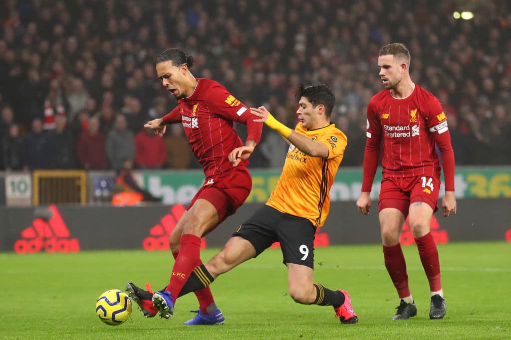 Con goles de Jordan Henderson y Roberto Firmino, Liverpool gana y alarga su racha de victorias a 14.