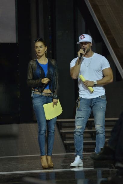 Estuvimos de stalkers tras Ninel Conde, desde los ensayos. Te invitamos a ver su recorrido por Premios Juventud 2015.