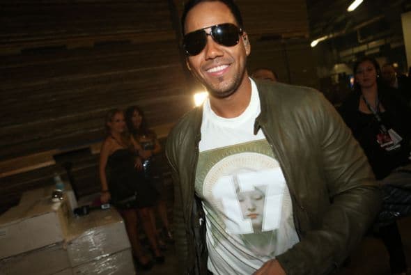 Romeo Santos es un 'papacito' por eso no se nos escapó.