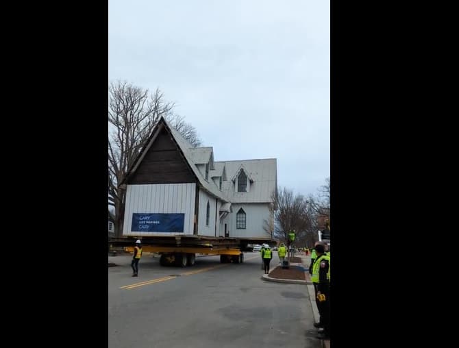 Cambian de ubicación la casa Ivey-Ellington, una de las más antiguas de Cary