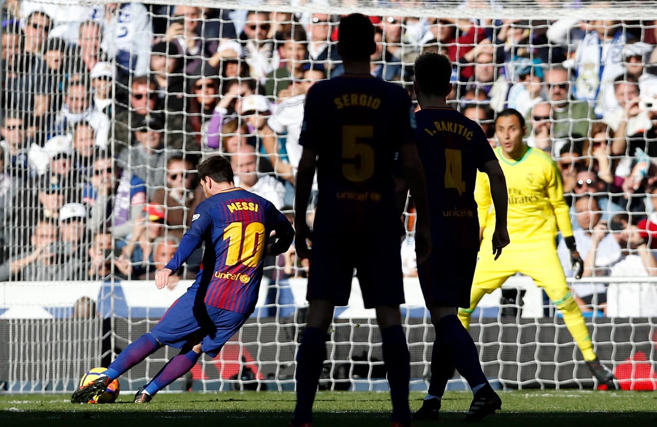 Diez minutos después, al 64', Messi se encargó de cambiar un penal por gol. Carvajal se fue expulsado por una mano de arquero ante un cabezazo de Paulinho.
