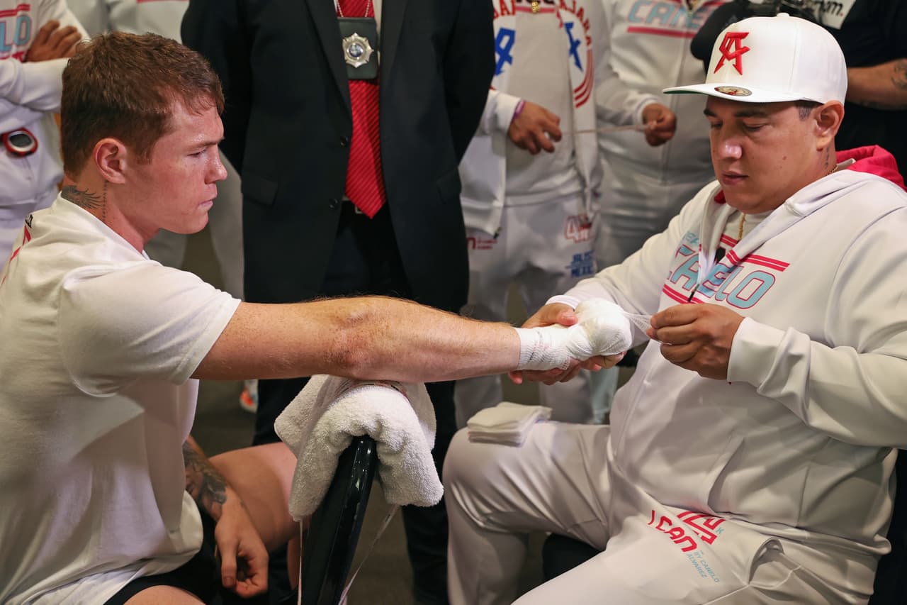 ¡Así se viven los instantes previos al pleito Canelo vs Yildirim! | Ambos combatientes ya se alistan en las instalaciones del Hard Rock Stadium.