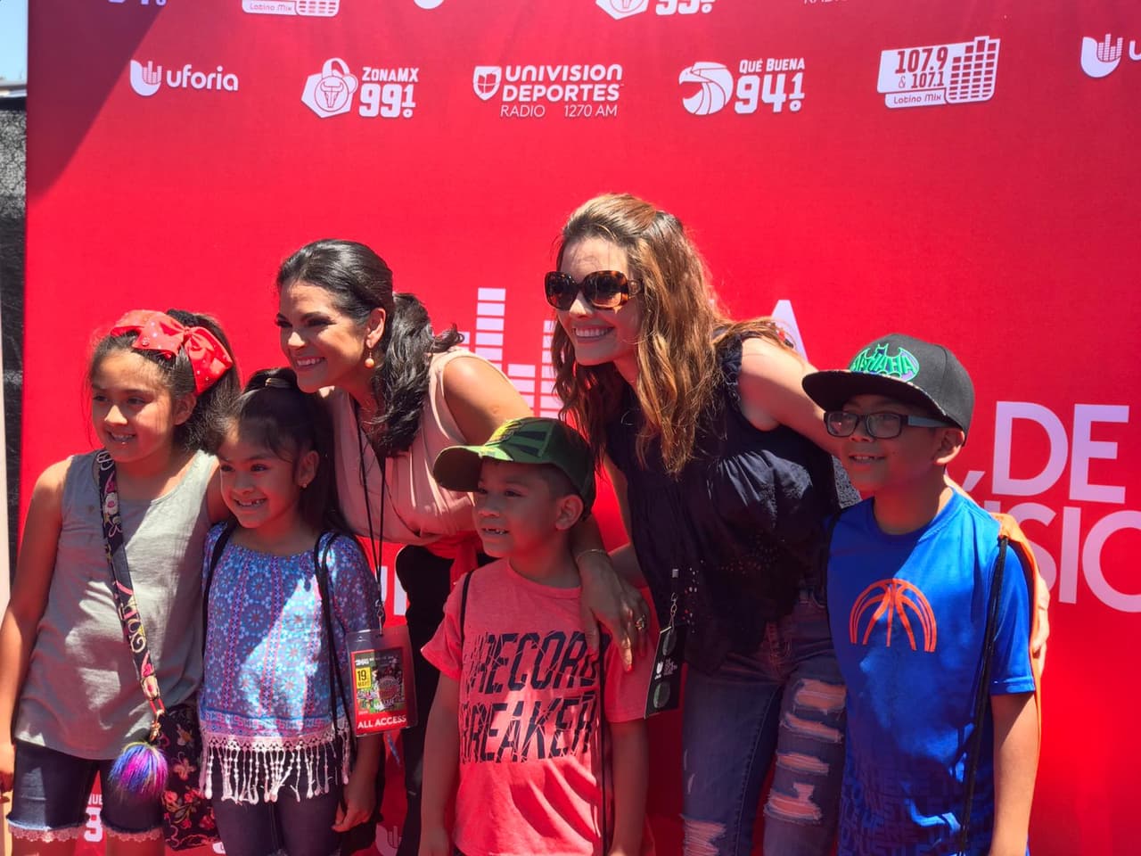 Nuestro grupo de reporteros posó con grandes y chicos.