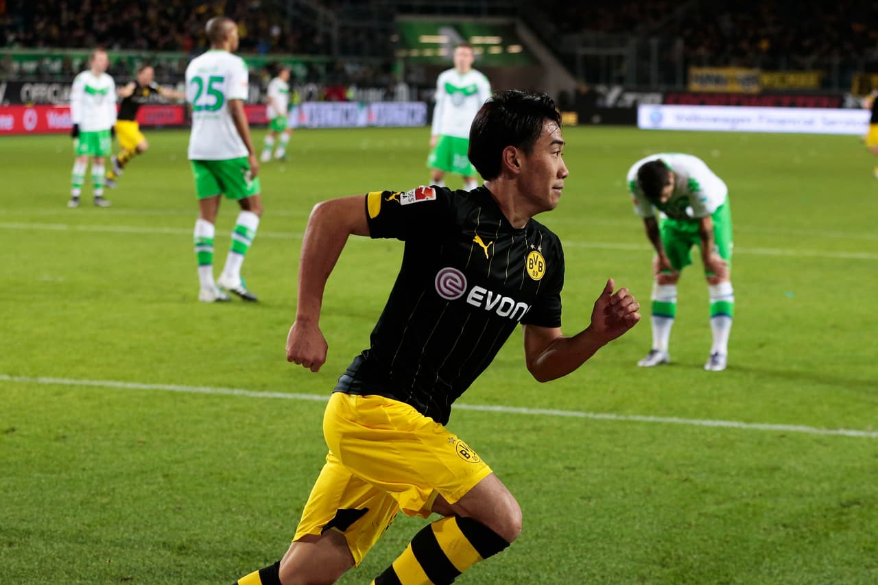 El Borussia Dortmund ganó en Wolfsburgo con gol agónico de Kagawa y se acercó al Bayern