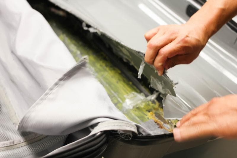 Lo que ocultaba en un compartimento secreto de su maleta valía $160,000