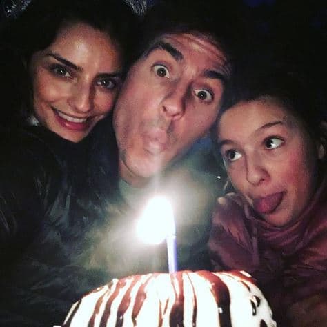 "El mejor cumple del mundo con mis dos amores: Aislinn Derbez y Lorenza Ochmann", escribió el actor junto a esta postal publicada en noviembre de 2016.