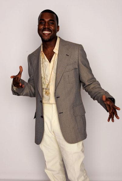 De acuerdo con 
<a href="https://www.vogue.com/article/kanye-west-is-launching-a-fashion-grant-for-young-designers">Vogue</a>, el músico ha encontrado una nueva forma de apoyar a los nuevos talentos con la creación de un programa incubadora que brindará asistencia financiera y tutoría a aspirantes a creativos en moda