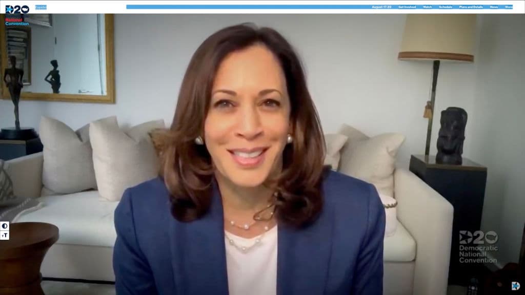 La candidata demócrata a la vicepresidencia, la senadora estadounidense Kamala Harris, habló en un mensaje grabado en video durante la convención virtual el 17 de agosto de 2020.