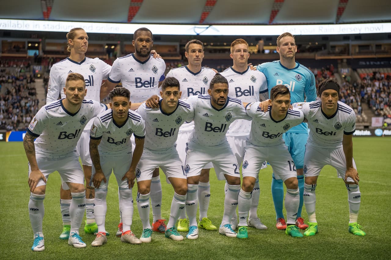Los picos nevados de las montañas de Vancouver, de la cordillera cascada, así como las fuentes de agua del puerto de la ciudad y el Océano Pacífico son muy bien representados en el escudo del equipo de la MLS (Major League Soccer).