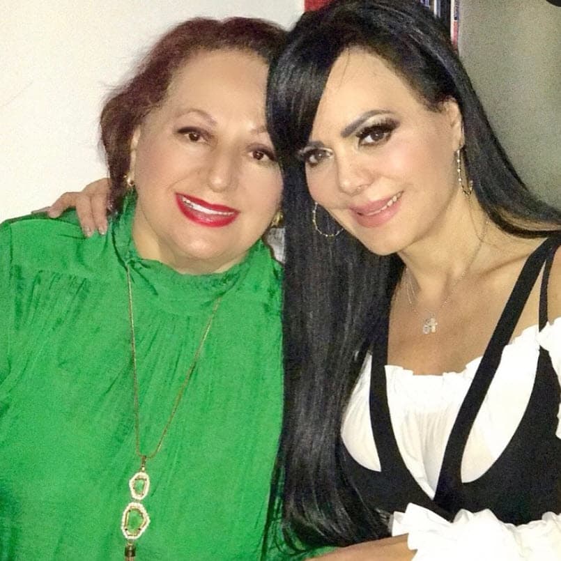 Al quedarse huérfana de madre, Vila decidió llevarla a su casa, pues ella ya era una mujer casada y con hijos: "Me crio, me educó y ha sido una mujer extraordinaria en mi vida". 
<br>