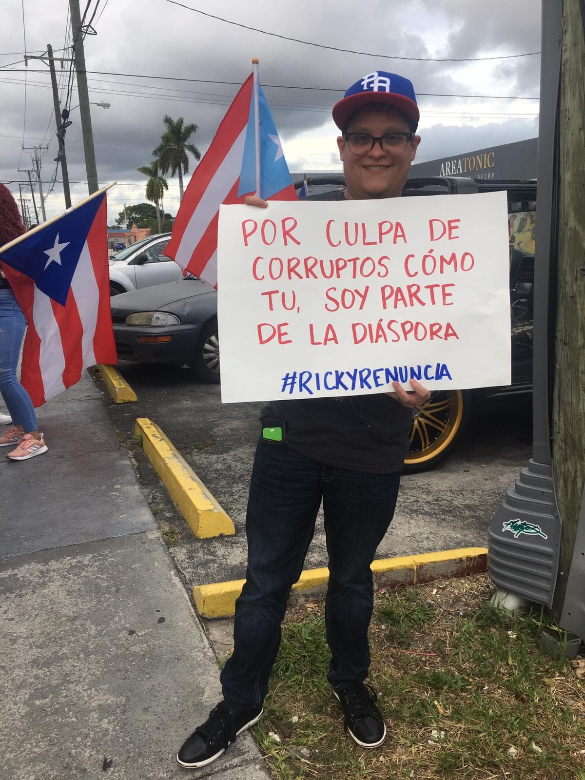 A pesar de que el gobernador Roselló anunció que no buscará su reelección, el pueblo insiste en que eso no es suficiente y lo quieren fuera.
<br>