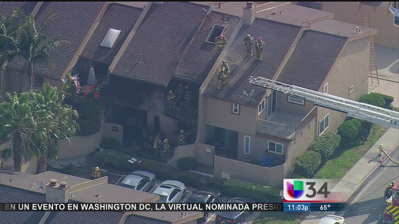 Dos personas murieron en choque de avioneta contra edificio