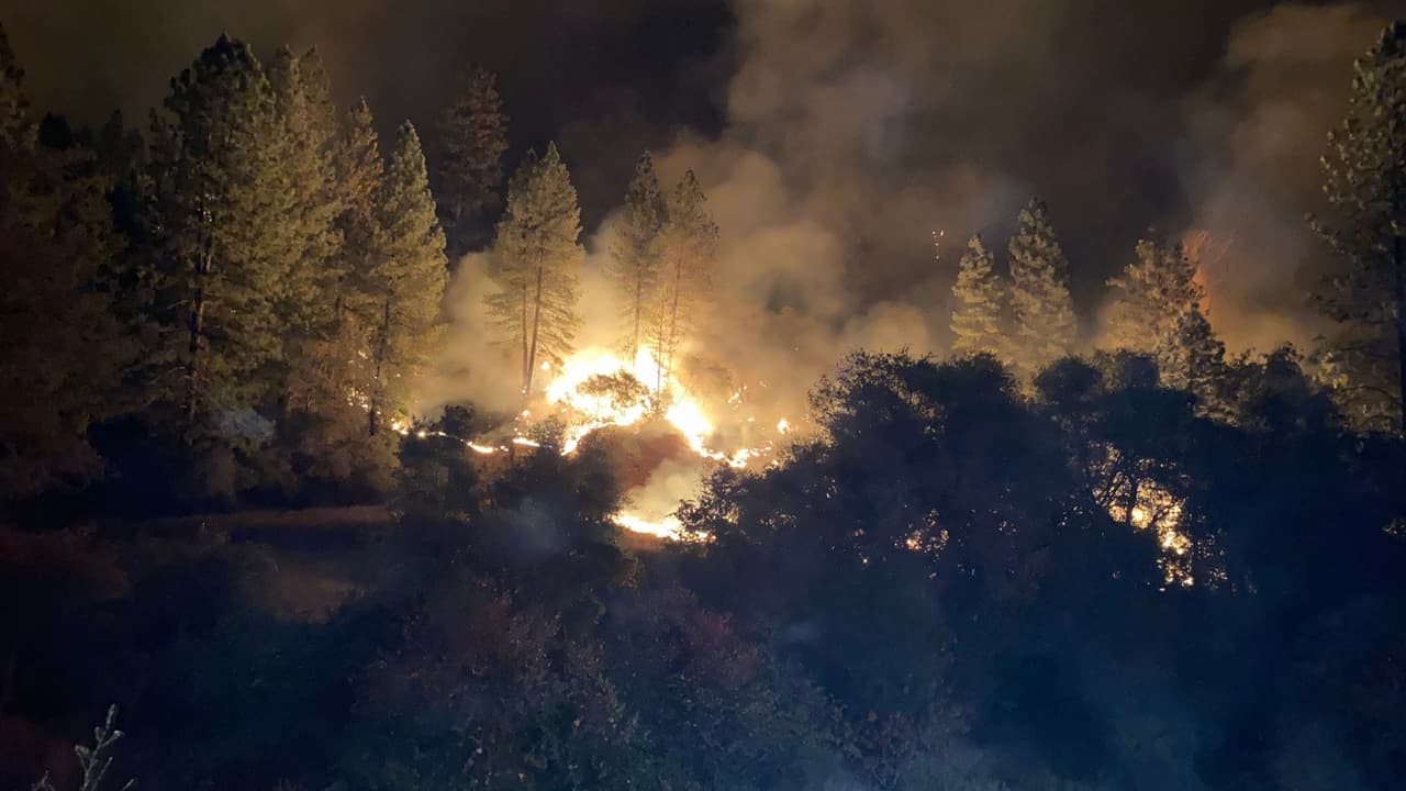 Ordenan evacuaciones cerca de Yuba City y Oroville debido a incendios forestales