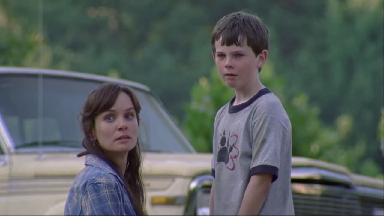 <b>Chandler Riggs </b>
<br>El actor a los 10 años tomó el papel de 
<a href="https://www.univision.com/entretenimiento/cine-y-series/the-walking-dead-5-datos-interesantes-que-tal-vez-no-conocias-sobre-carl-grimes">Carl, el hijo de Lori y Rick</a>, y creció ante los ojos de los fans durante ocho temporadas, hasta que murió al ser mordido por un zombie tratando de defender a una persona en el pueblo de Alexandria.