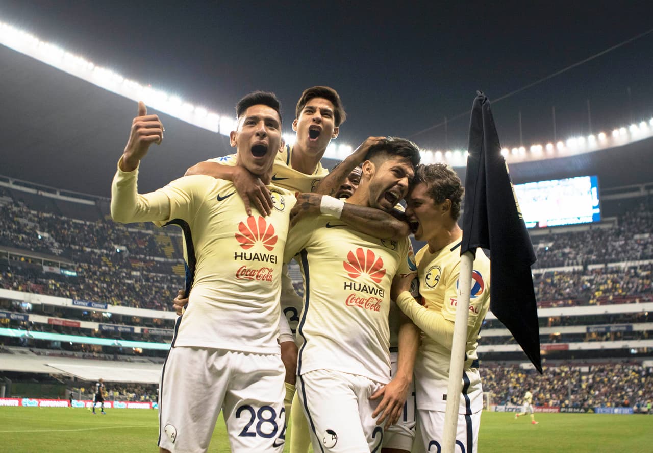 Action photo during the match America vs Monterrey, Corresponding 12st round of tournament Clausura 2017 of the League BBVA Bancomer MX, at Azteca Stadium. Foto de accion durante el partido America vs Monterrey, Correspondiente a la Jornada 12 del Torneo Clausura 2017 de la Liga BBVA Bancomer MX, en el Estadio Azteca, en la foto: Oribe Peralta de America celebra su gol 01/04/2017/MEXSPORT/Bernardo Maldonado.