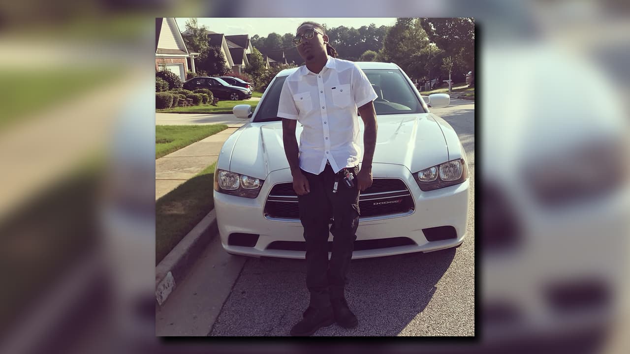 Oshane Scott, de 27 años, murió a tiros dentro de un apartamento en The Aurora en Twenty Seven Hundred Apartments en Lilburn, según informó el Departamento de Policía del condado de Gwinnett.