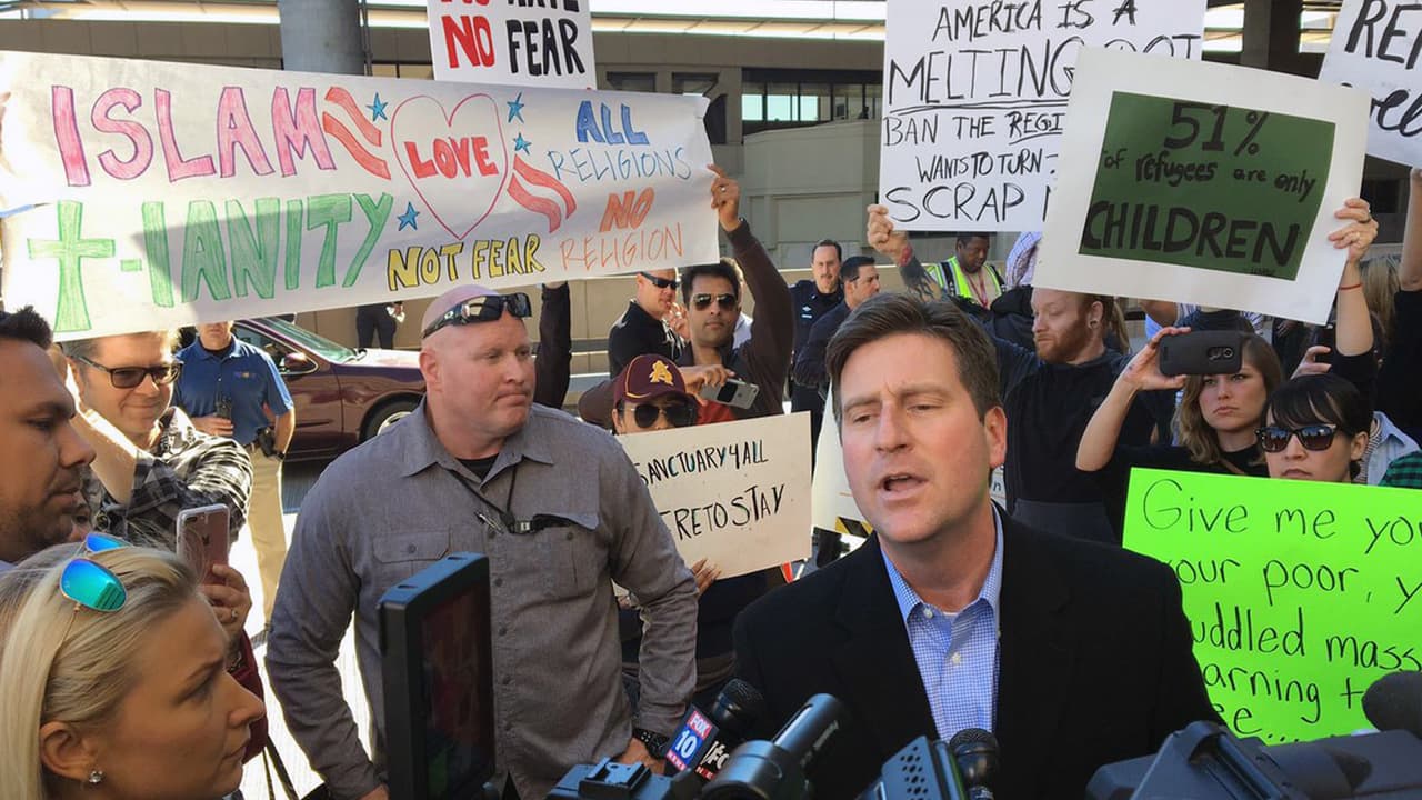 Alcalde de Phoenix se une a otros alcaldes del país en rechazo a las órdenes ejecutivas del presidente Trump