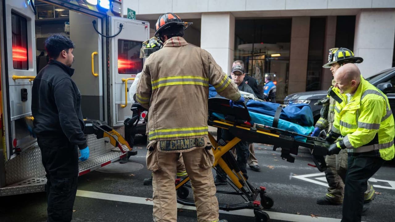 Entre 
<b>los heridos hay una persona en estado crítico, otros heridos de gravedad y unos 15 resultaron con lesiones leves, </b>informaron las autoridades locales al poco tiempo que ocurrió la explosión.