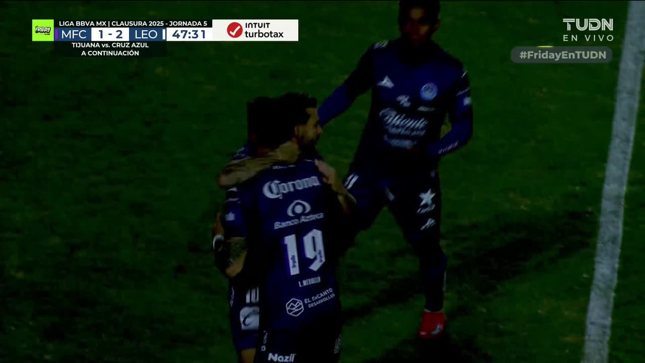 ¡Golazo de Benedetti! El colombiano gira y manda el balón al fondo de la red