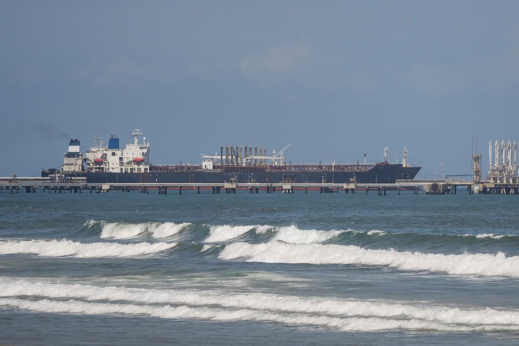 Trump informa que EEUU incautó un barco petrolero frente a las costas de Venezuela
