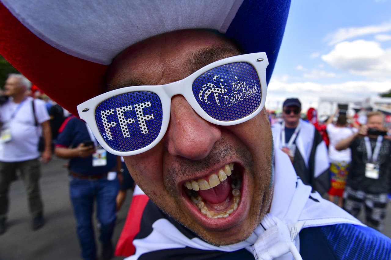 El estadio de Luzhnikí, así como sus cercanías, se colmaron de fanáticos daneses y franceses que pusieron el buen ambiente para vivir una jornada innolvidable del Mundial de Rusia 2018.