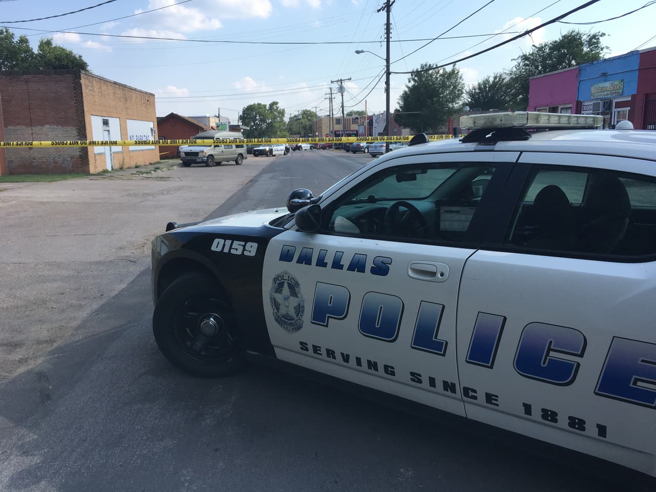 Dallas Fire and Rescue declaró que una de las víctimas había fallecido en el lugar mientras y la segunda víctima fue transportada la hospital donde murió. Una de las víctimas fue identificada como 
<b>Dominique Edward Cortez Llamas.</b>
<br>