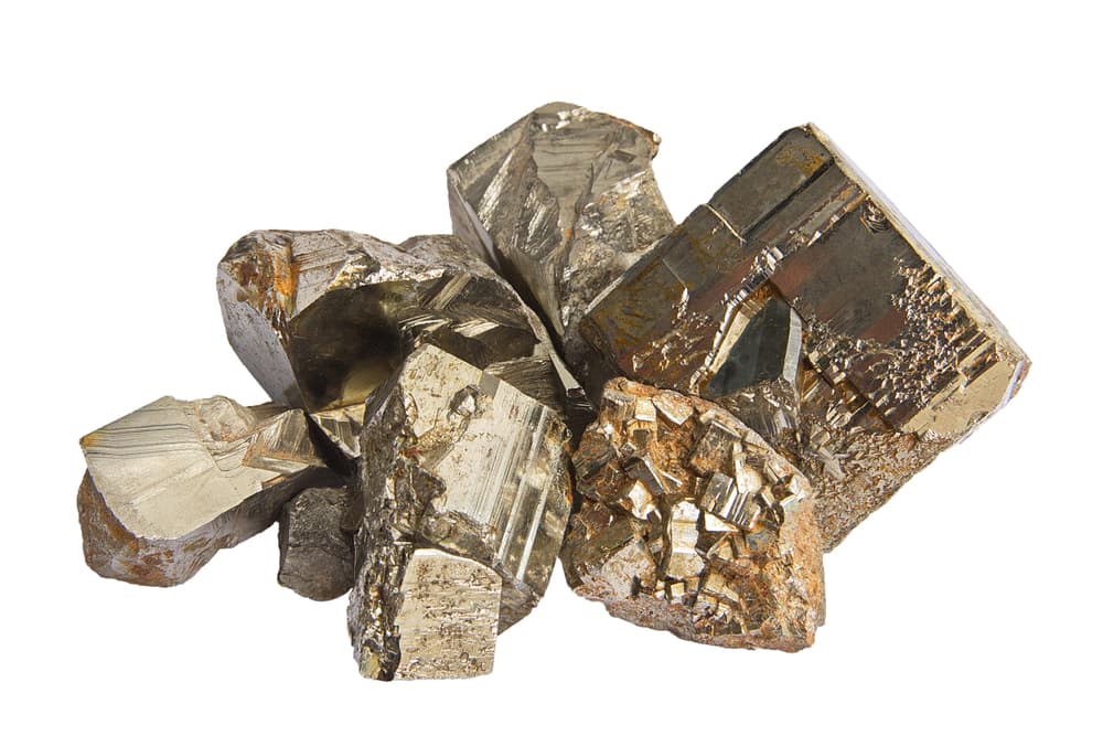 Es una piedra energética que nos proporcionará defensa y protección pues se dice que arma un escudo protector que desviará y dispersará la negatividad de nuestro entorno. Con su energía, estimula las capacidades de nuestro intelecto, desarrollo psíquico y mejora la memoria.