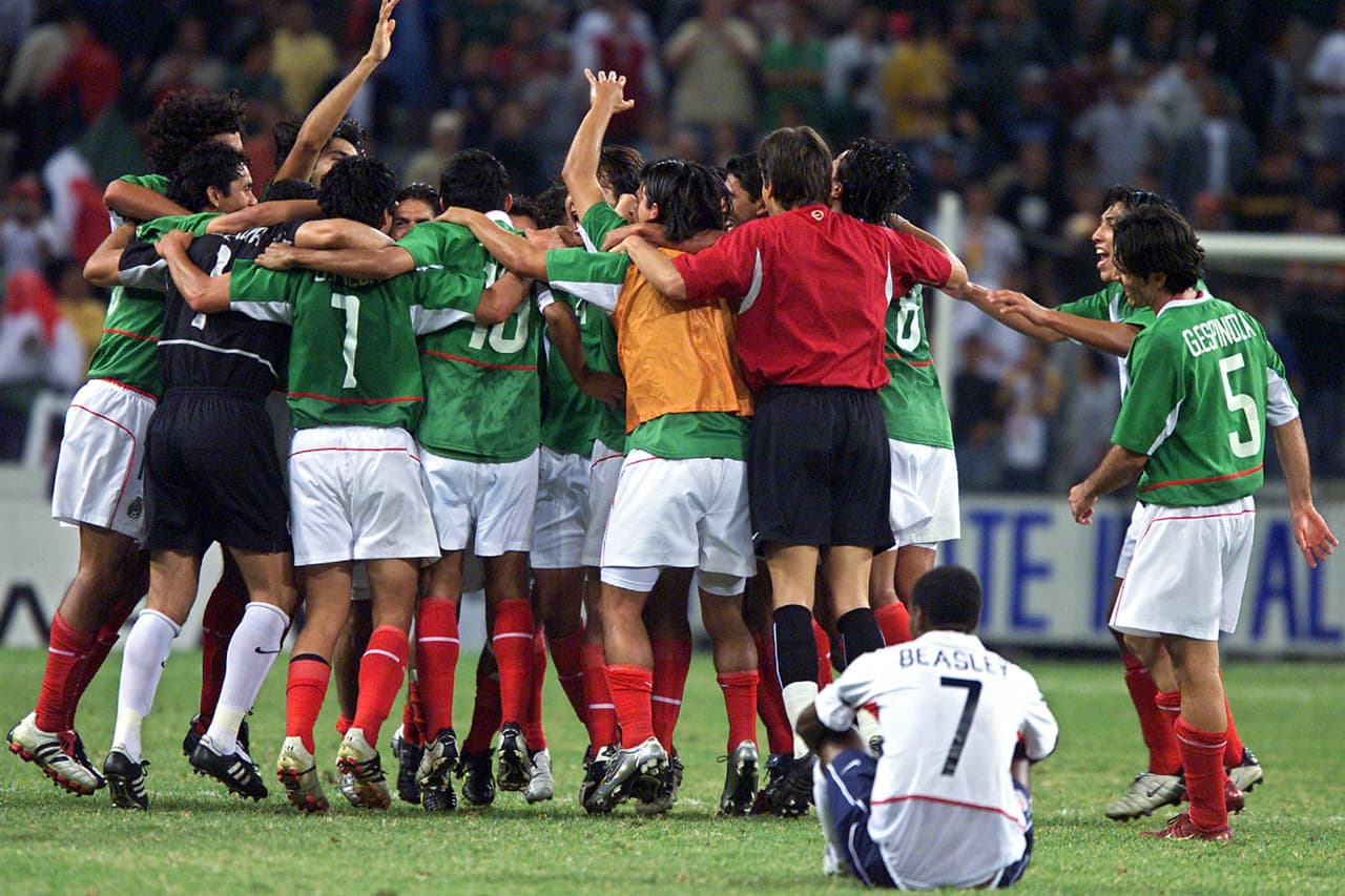 No fue en categoría mayor, pero la Semifinal del Preolímpico rumbo a Atenas 2004 fue un golpe de autoridad para la México, que goleó 4-0 a Estados Unidos en el Estadio Jalisco de Guadalajara y con ello amarró su pase a la magna justa deportiva.