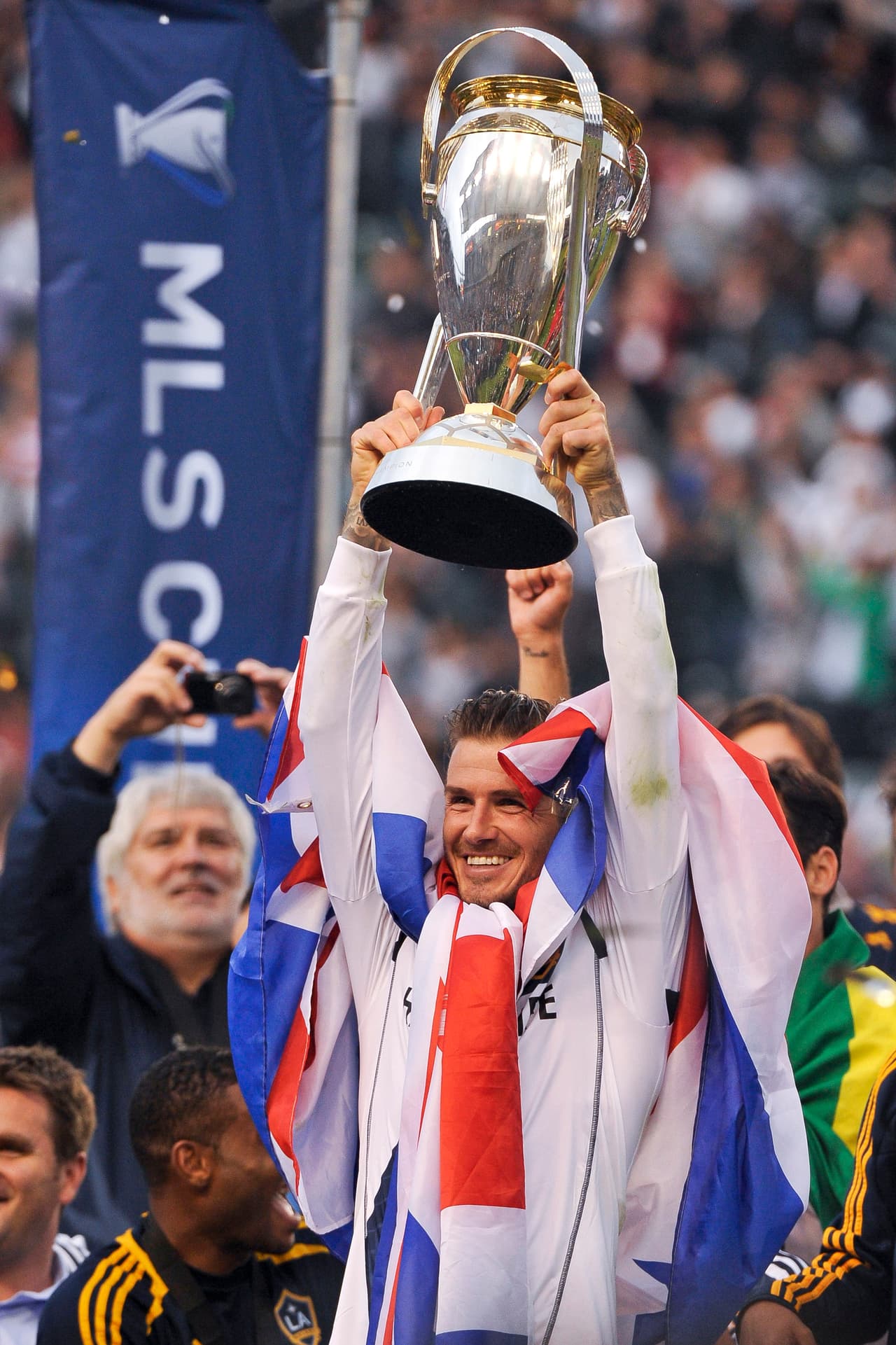 El legado de Beckham dentro de la cancha también tiene un valor considerable, ya que registró 18 goles y 48 asistencias en 115 partidos con el Galaxy, saliendo como campeón en sus últimas dos temporadas.