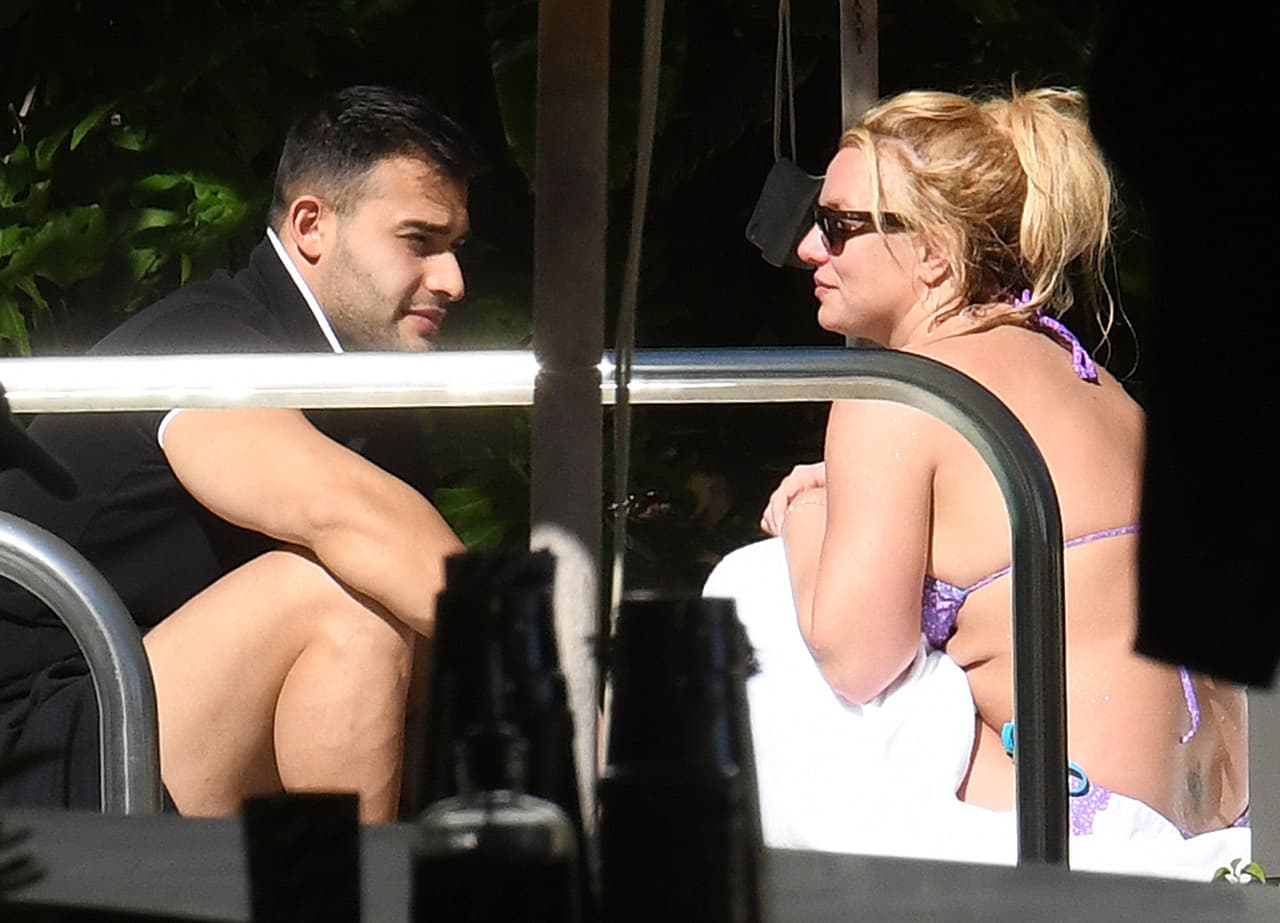 Diciembre es un mes especial para Spears, pues además de los festejos navideños, es la época en la que cumple un año más de vida. El pasado 2 de diciembre, ella 
<b>llegó a los 38 años</b> de edad y lo celebró junto a su novio en Miami.