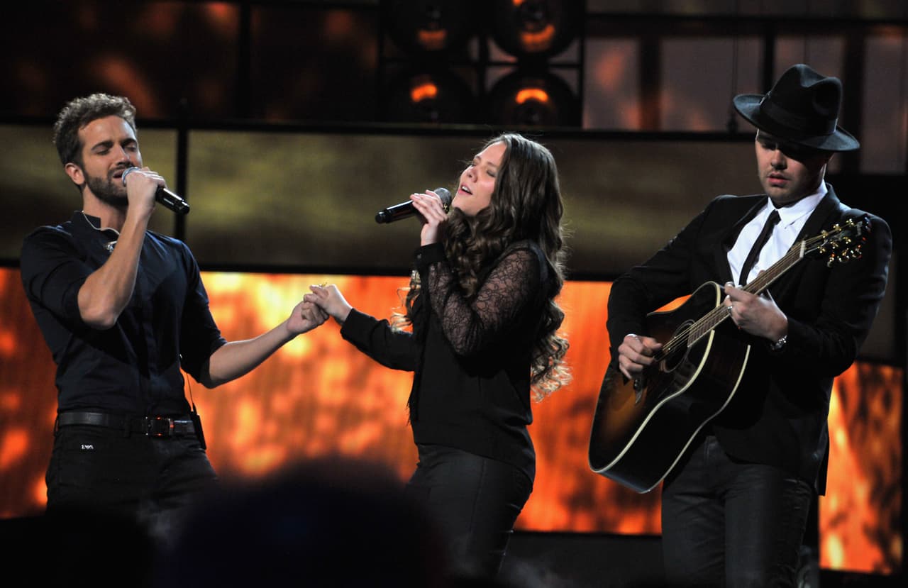 Pablo Alborán y Jesse & Joy estuvieron nominados como Grabación del Año por el tema '¿Dónde está el amor?'.