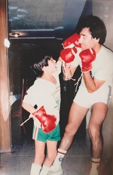 "Y hoy en día estar haciendo lo que me gusta, 
<b><a href="https://www.univision.com/shows/hoy/jose-ron-y-otros-actores-cambiaran-el-glamour-de-la-television-por-el-balon-de-futbol-video" target="_blank">ayudar a mi familia</a></b> y seguir luchando por muchos sueños más que están en mi corazón", agregó.