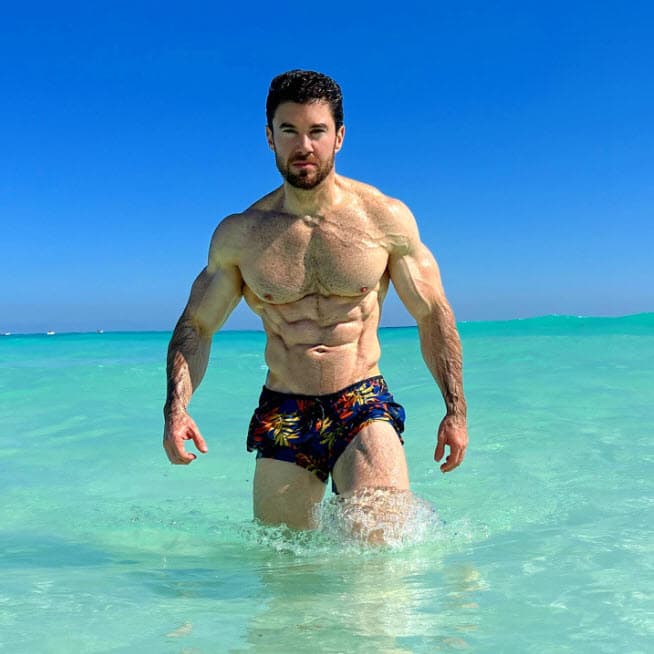 Los dos recibieron piropos de sus seguidores por mostrar sus músculos en la playa.
<br>