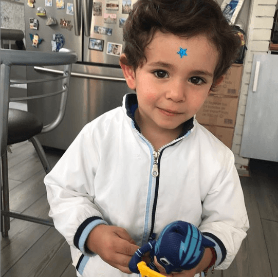 “Pues ahorita 
<b>no lo estamos persiguiendo</b> (tener otro bebé). Fran ahorita está llena de proyectos afortunadamente, yo también”.