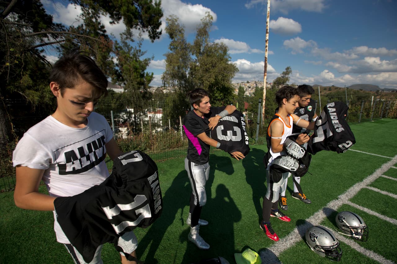 Días antes, también se llevó a cabo un partido de un equipo juvenil de Raiders el equipo de Buhos en Ciudad de México.