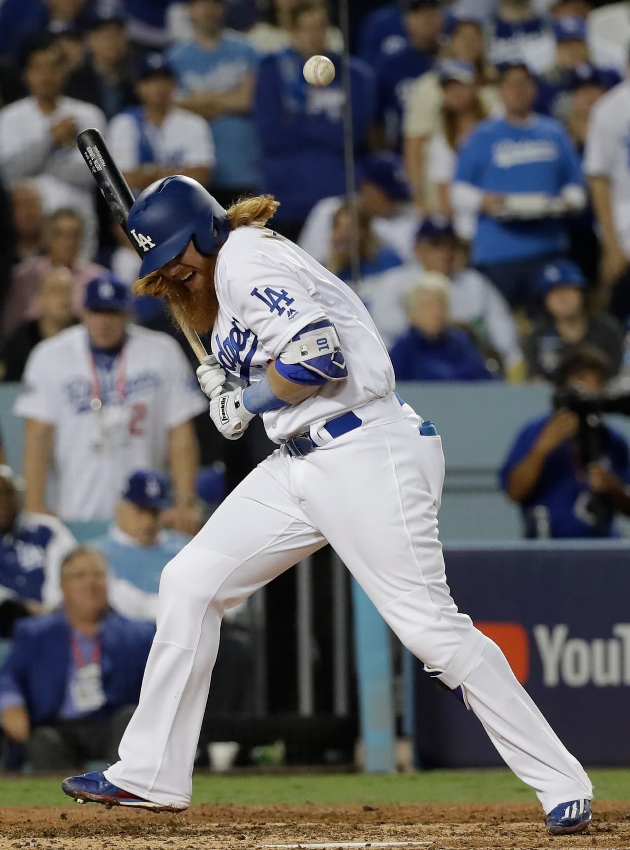 Justin Turner fue impactado en dos ocasiones y McCullers terminó siendo sustituido después de ese último golpe.