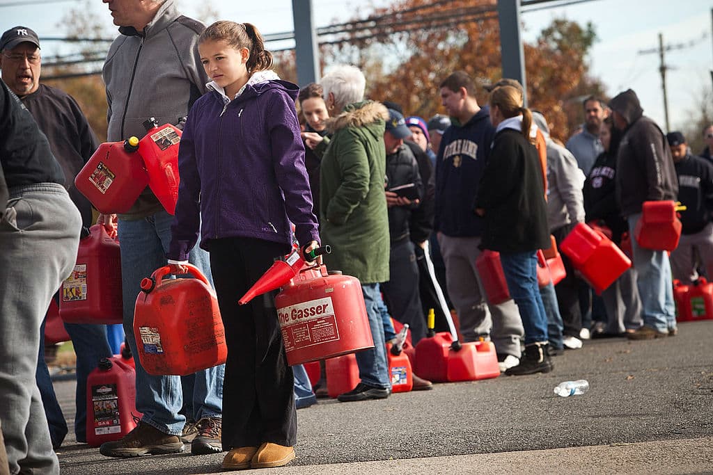 La tormenta resultó en $19 mil millones en daños y pérdida de actividad económica en toda la ciudad de Nueva York. Más de 69,000 unidades residenciales resultaron dañadas y miles de neoyorquinos fueron desplazados temporalmente.
