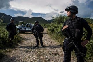 En cuatro de ellas se habrían encontrado restos humanos, aunque no precisó el número de cadáveres.