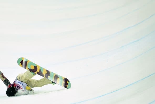 Otra de las atletas que sufrió un percance durante la prueba de Snowboard fue la estadounidense Kelly Clark.