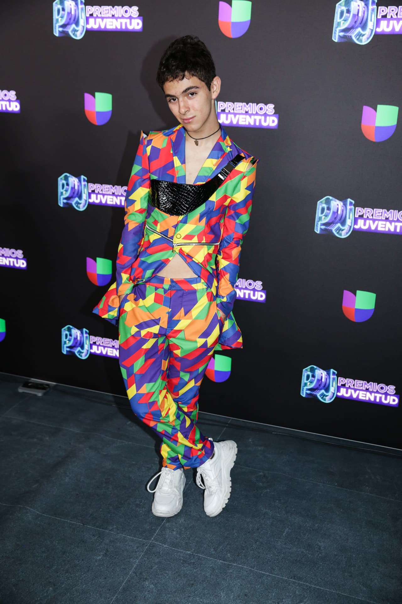 Se supone que cruzaría la entrada del estadio de la Universidad de Miami en Coral Gables, Florida, acompañado de Emilio Osorio.