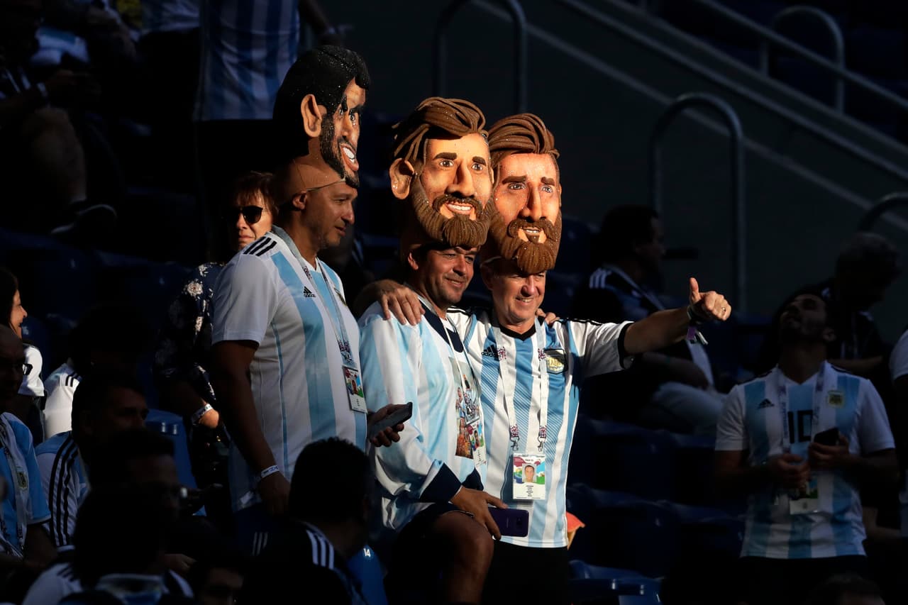 Los fanáticos de Argentina inundan de pasión el partido contra Nigeria en un encuentro de alegría y colorido en el tercer y definitivo partido del grupo D del Mundial Rusia 2018.