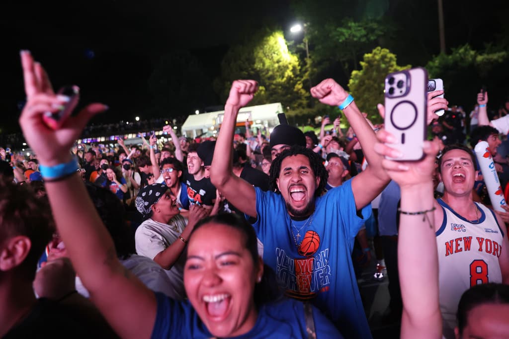 Sin Trump, pero con Taylor Swift, los Knicks no se dejan ganar de los Spurs en Nueva York