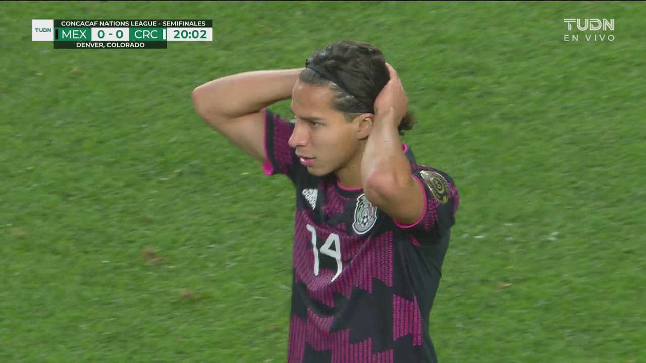 ¡Saca pintura! Diego Lainez estuvo cerca de abrir el marcador