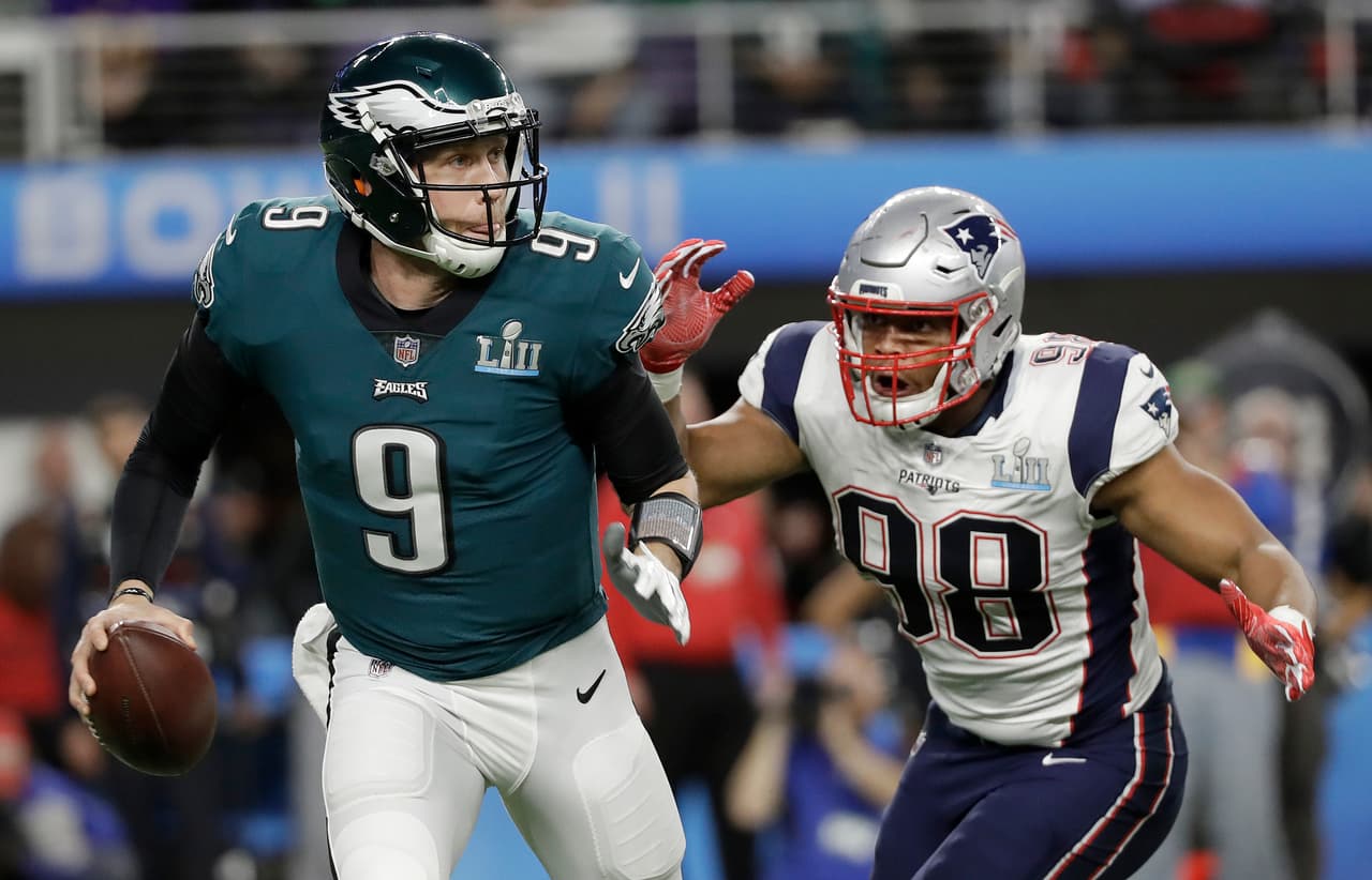 Nick Foles está inspirado. El mariscal de campo lleva 121 yardas por aire con 8 minutos en el segundo cuarto. Al momento, Patriots 3 - 15 Eagles