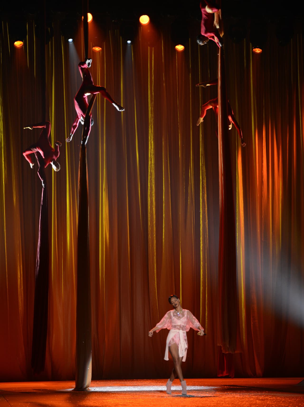 Fue en 2012 cuando dio por primera vez vuelo a los ángeles de Victoria's Secret con su voz.