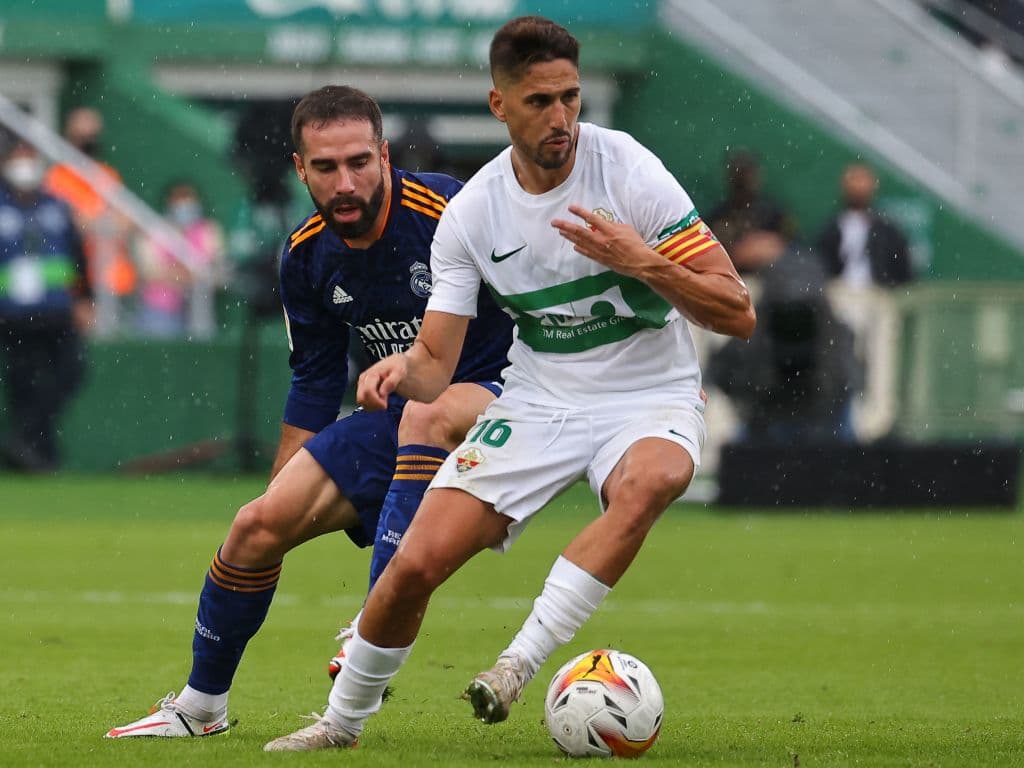 Vinicius Junior se luce con un doblete y la da la victoria 1-2 al Real Madrid sobre el Elche.