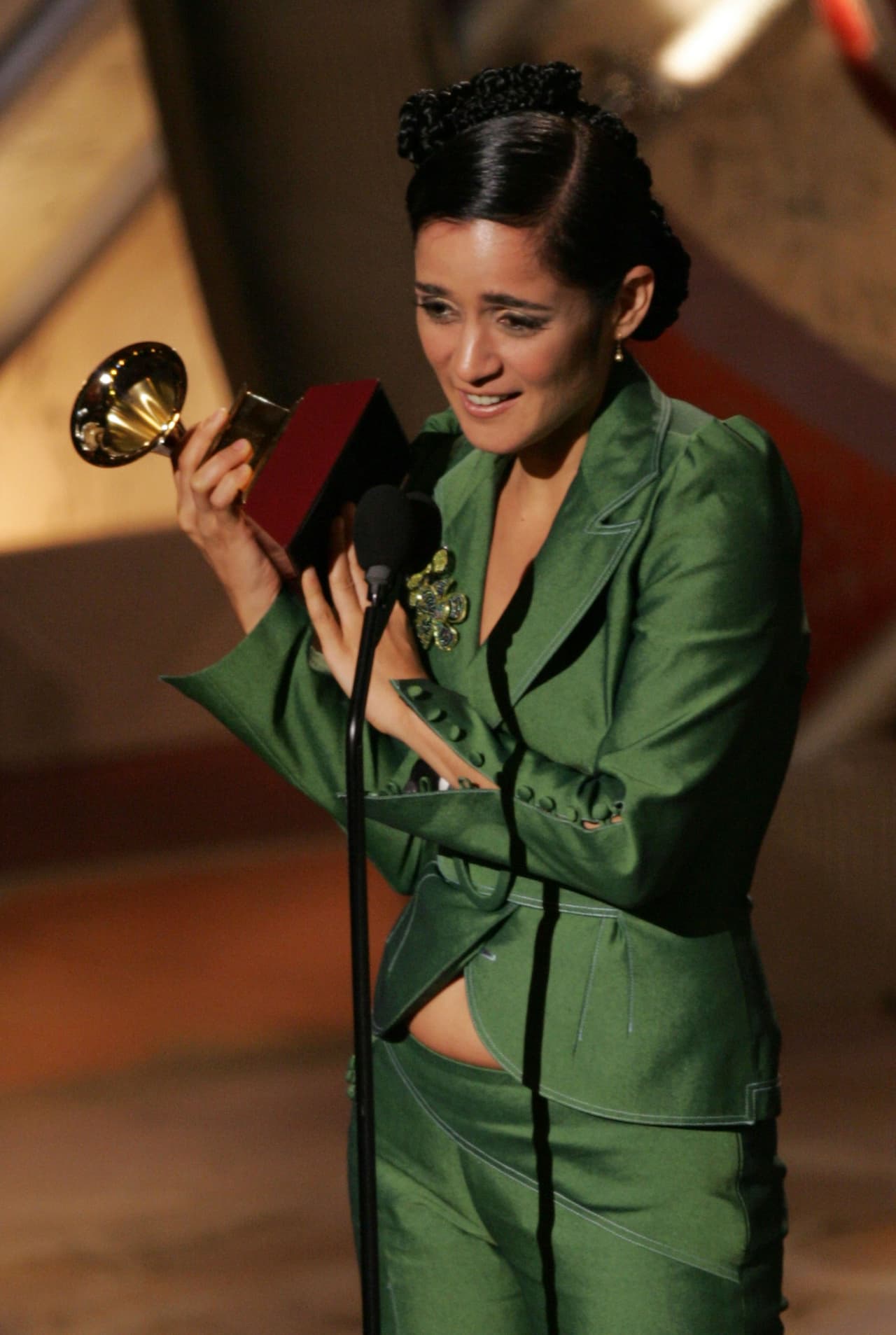 La cantante recibió su primer Latin GRAMMY en 2004 por su disco 'Sí'.